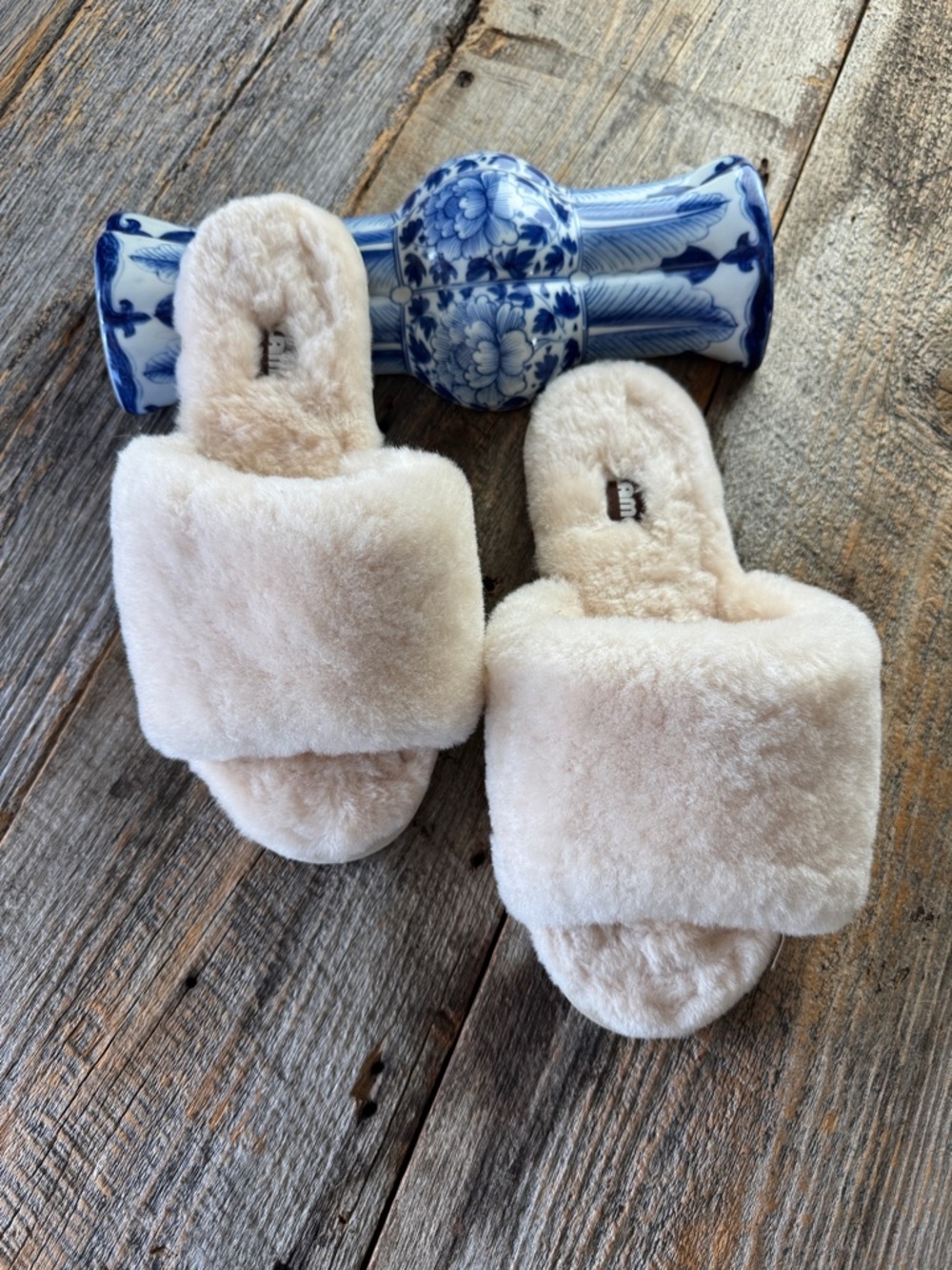 Lamo Fur Slip On Slippers Women's Size Large (7-8) - Picture 2 of 8